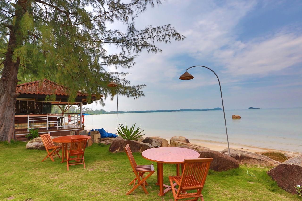 Pantai Indah Lagoi Bintan Buitenkant foto