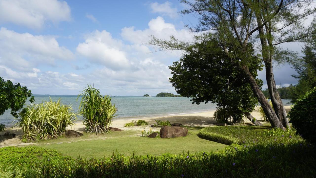 Pantai Indah Lagoi Bintan Buitenkant foto